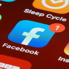 Jak wstrzymać relacje na Facebooku i uniknąć niechcianych treści