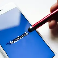 Jak usunąć reklamę na Facebooku i cieszyć się czystym feedem