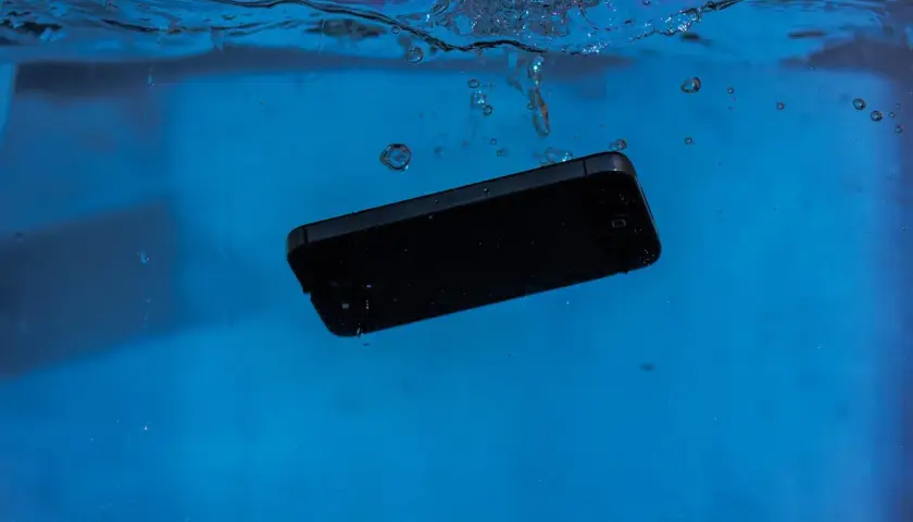 Czy iPhone 13 Pro jest wodoszczelny? Odkryj prawdę o jego wytrzymałości