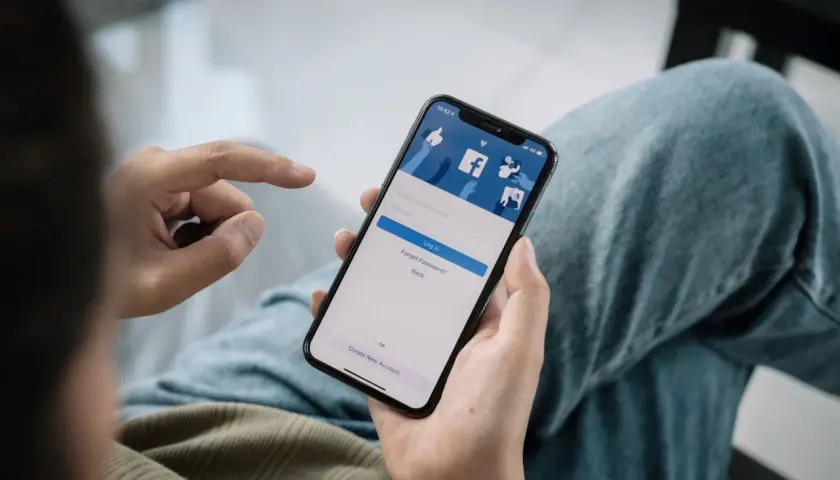 Jak zmienić dane na Facebooku i uniknąć problemów z kontem