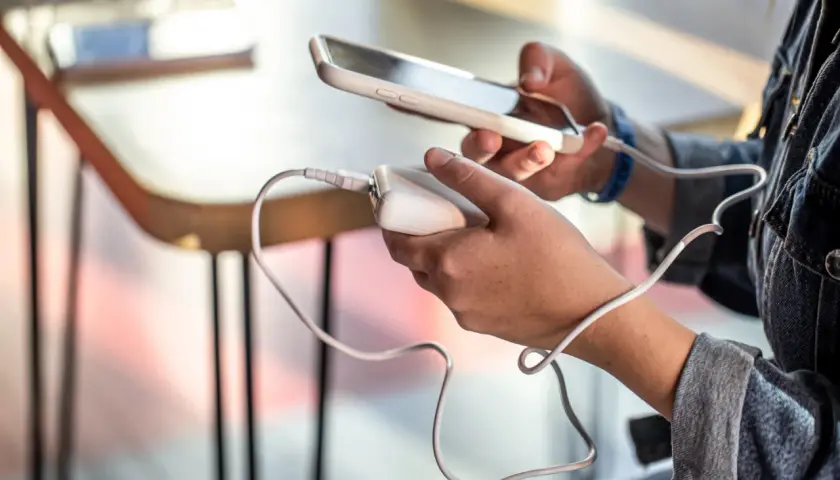 Jak dbać o baterię w iPhone? 5 nawyków, które realnie przedłużą jej życie