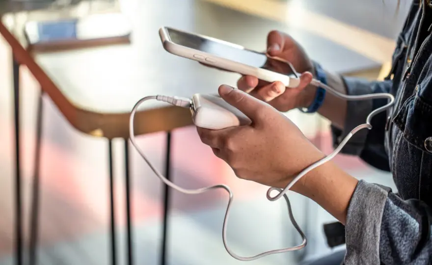 Jak dbać o baterię w iPhone? 5 nawyków, które realnie przedłużą jej życie